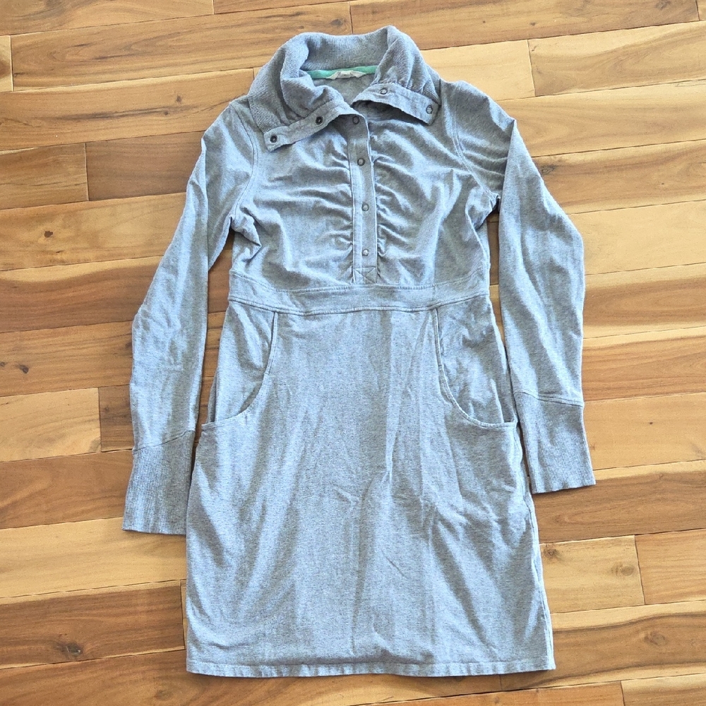Athleta Gray and Mint Long Sleeve Top